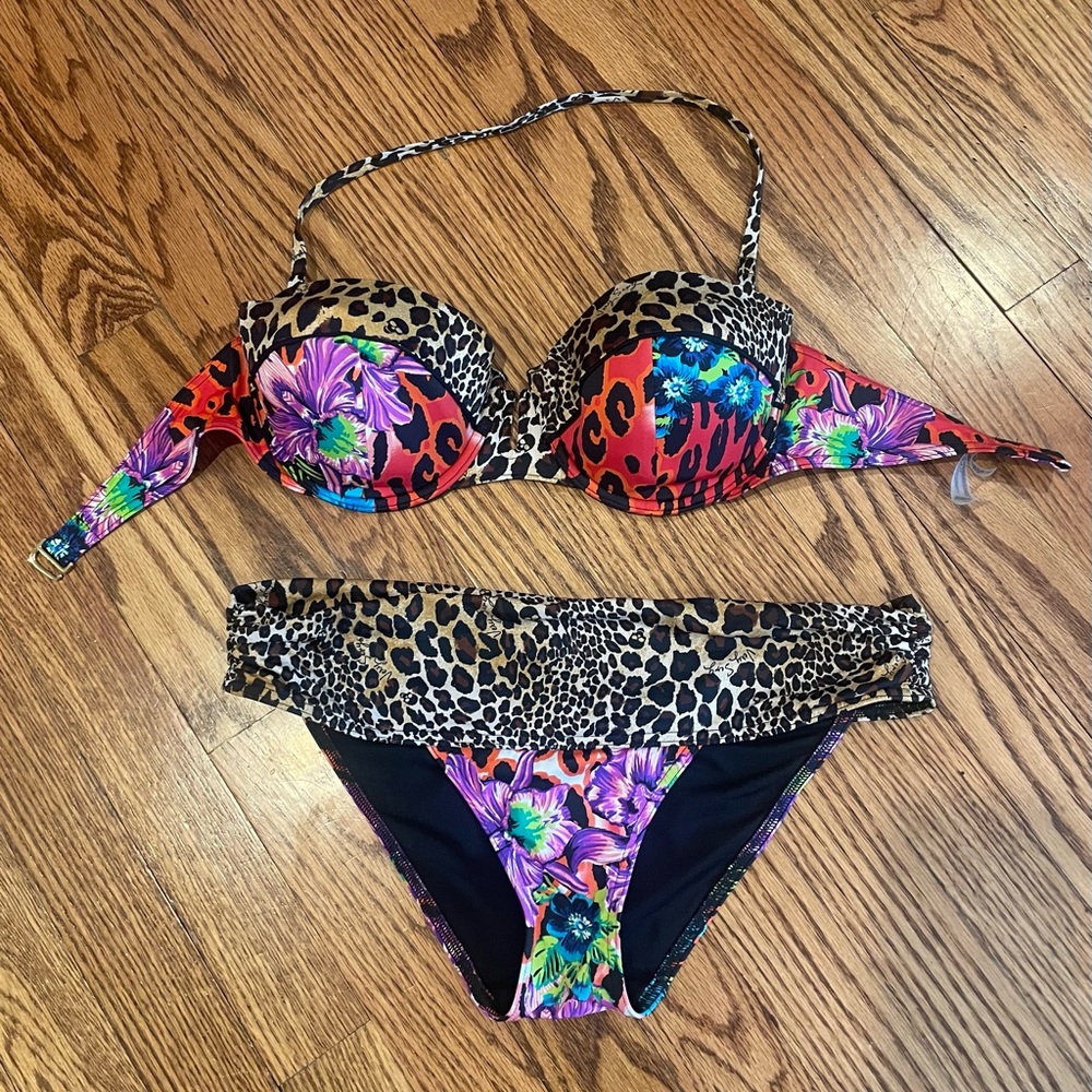 Victoria’s Secret Very Sexy bikini